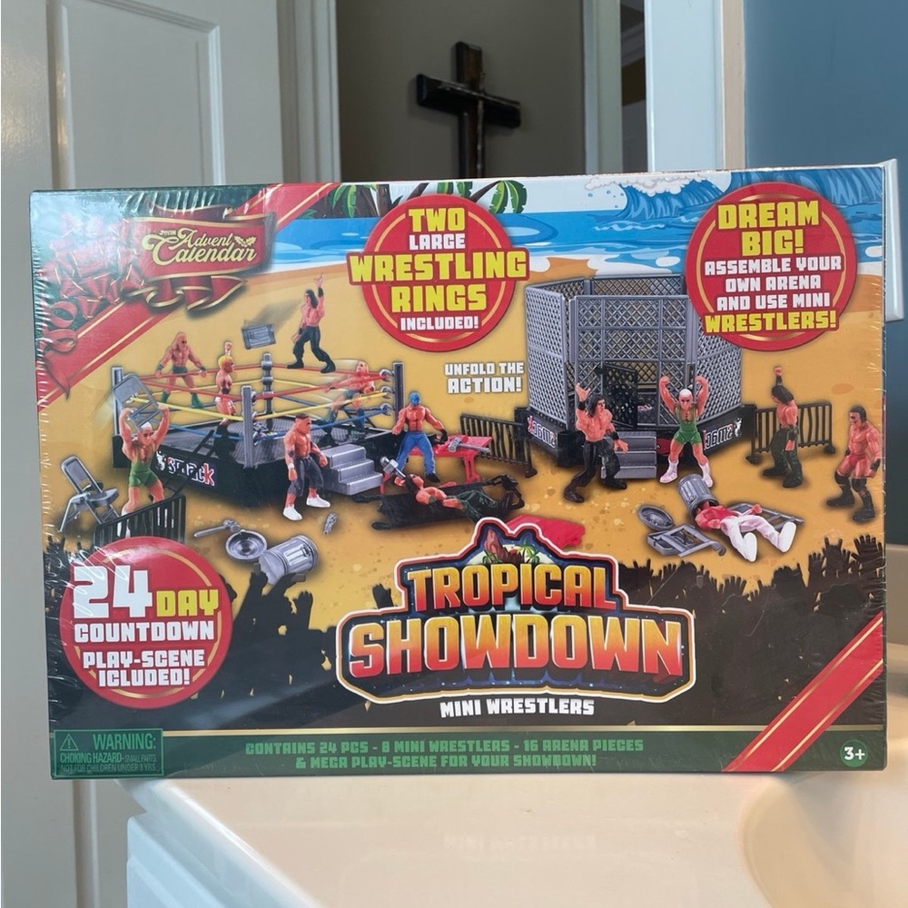 Tropical Showdown Mini Wrestlers Playset Advent Calendar